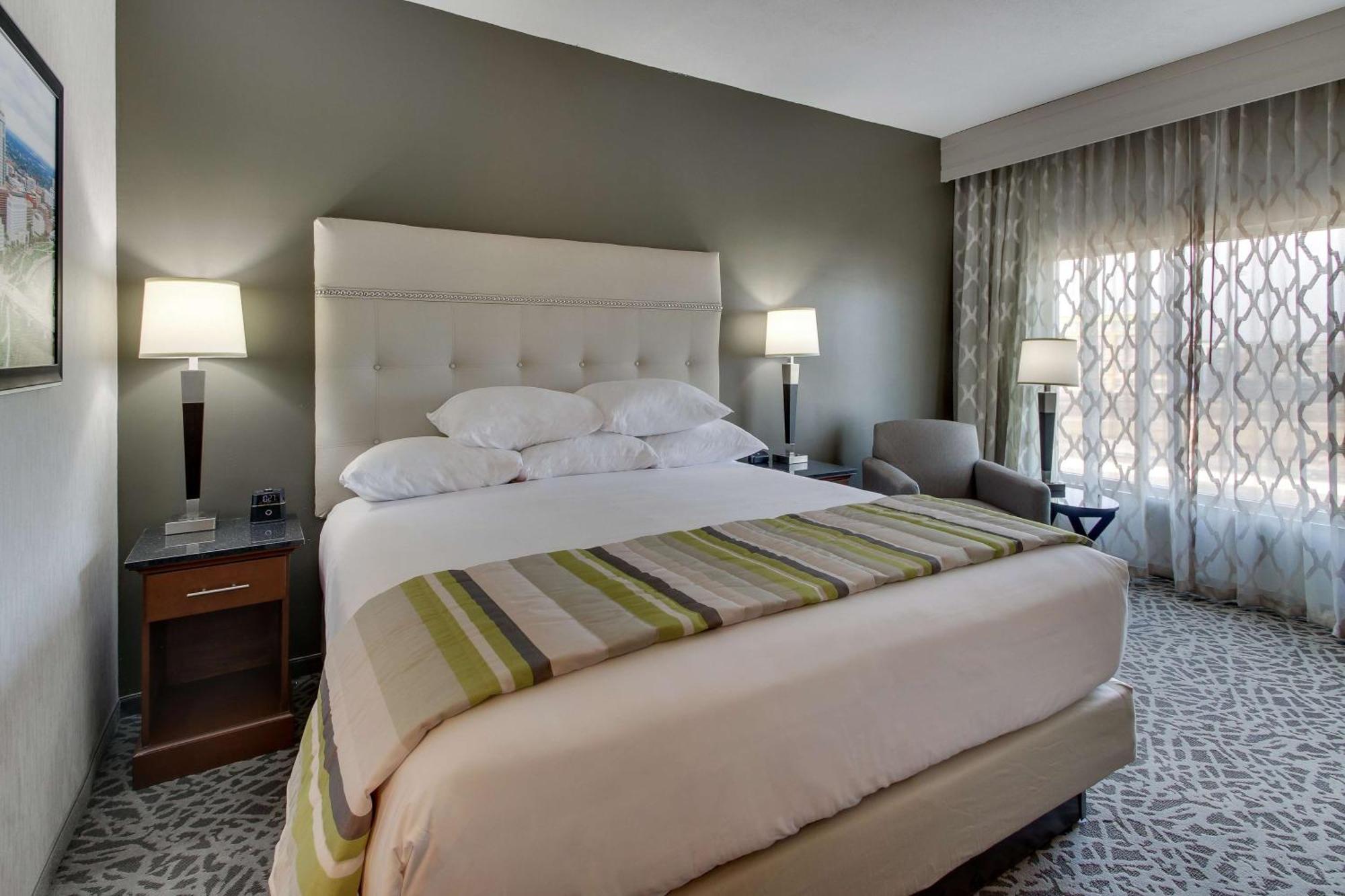 Drury Inn & Suites Cleveland 比奇伍德 外观 照片