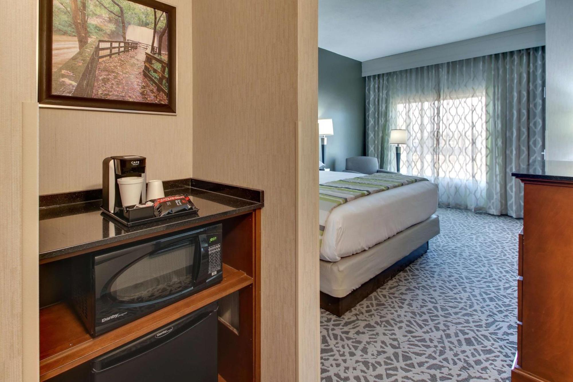 Drury Inn & Suites Cleveland 比奇伍德 外观 照片