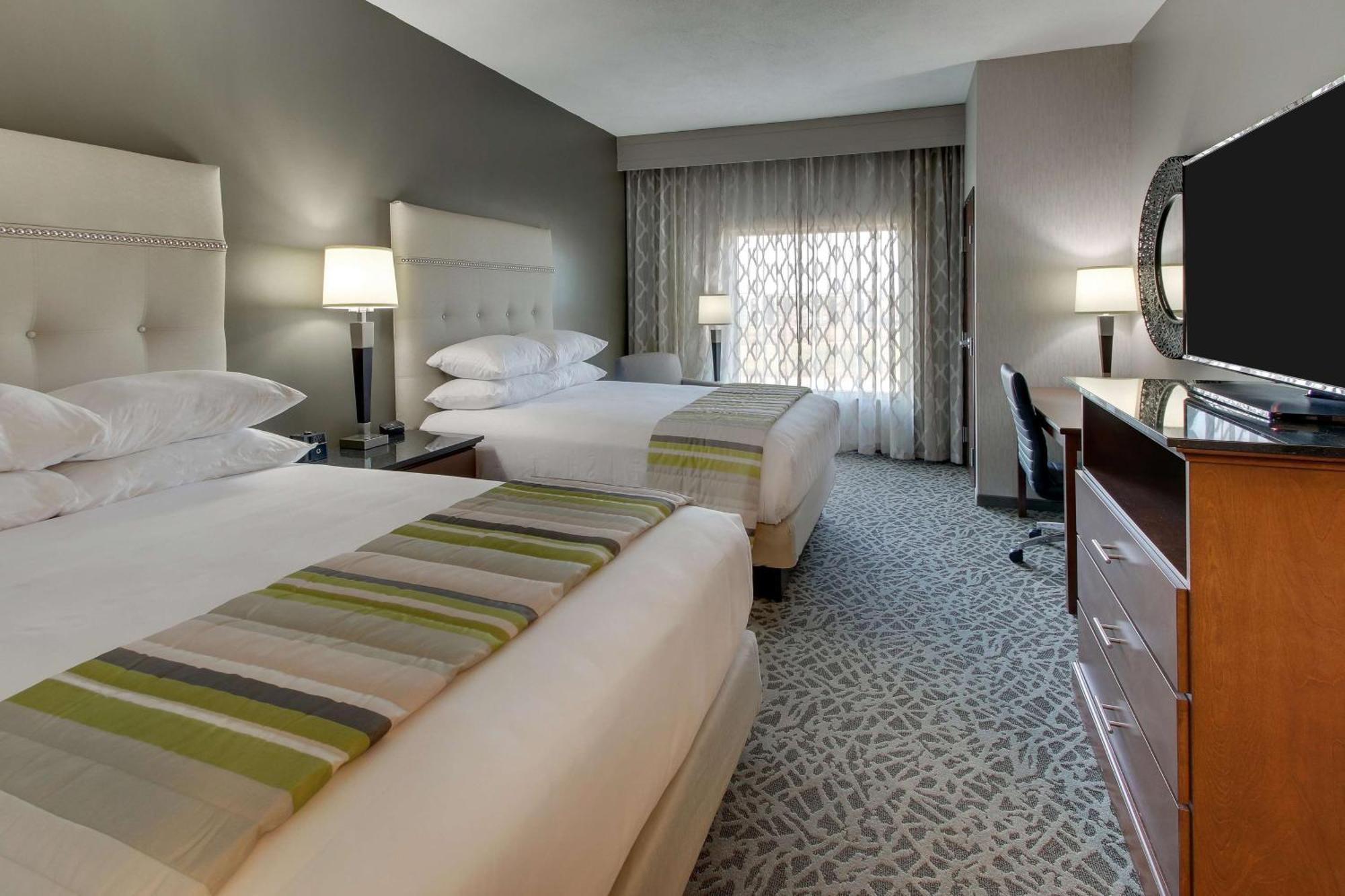 Drury Inn & Suites Cleveland 比奇伍德 外观 照片