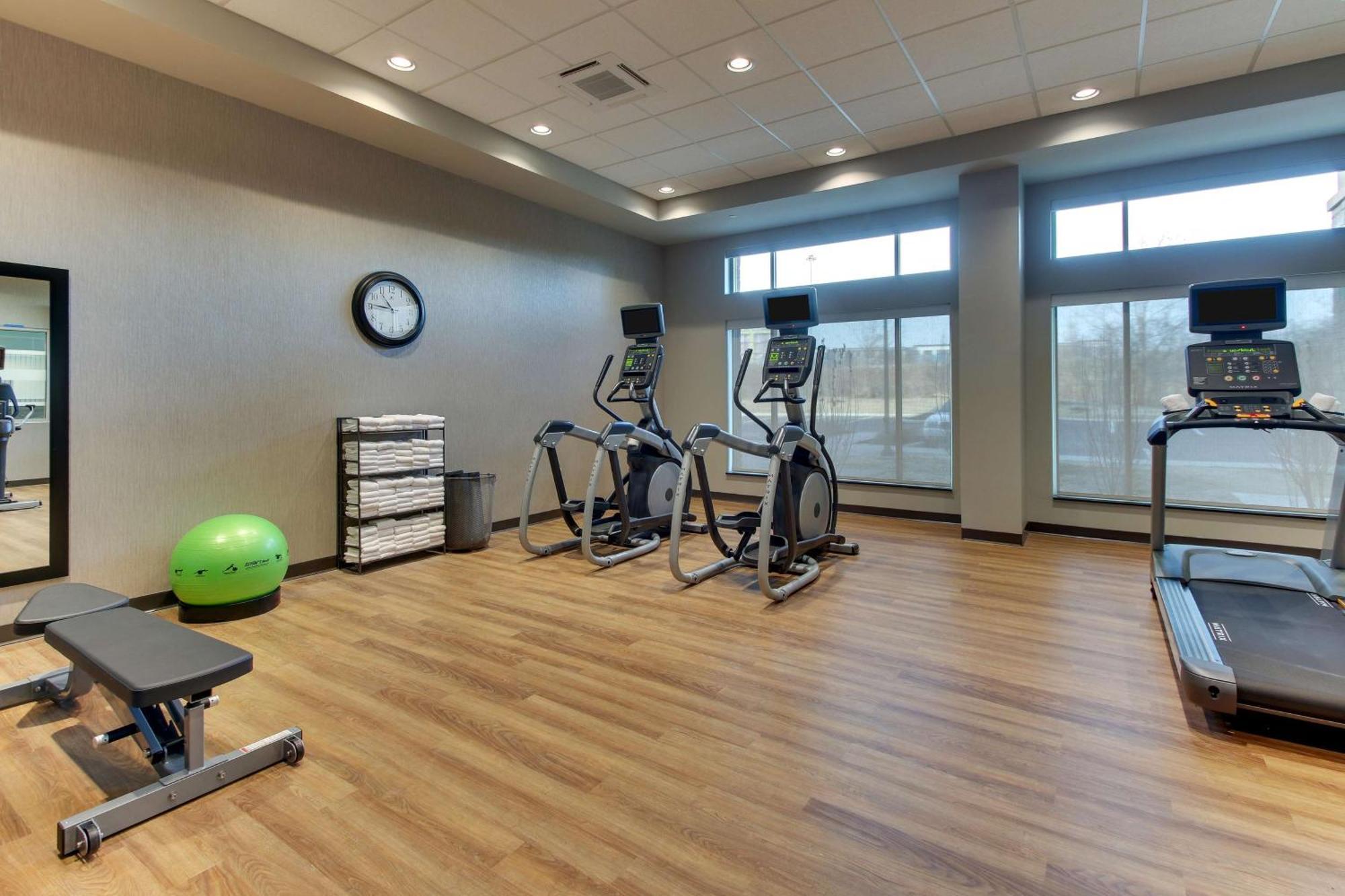 Drury Inn & Suites Cleveland 比奇伍德 外观 照片